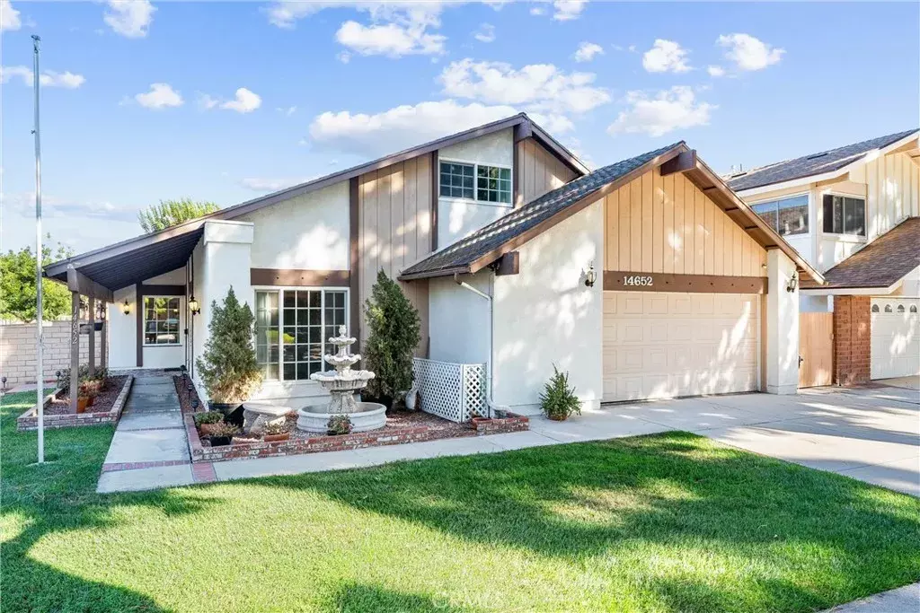 Tustin, CA 92780,14652 Canterbury Avenue