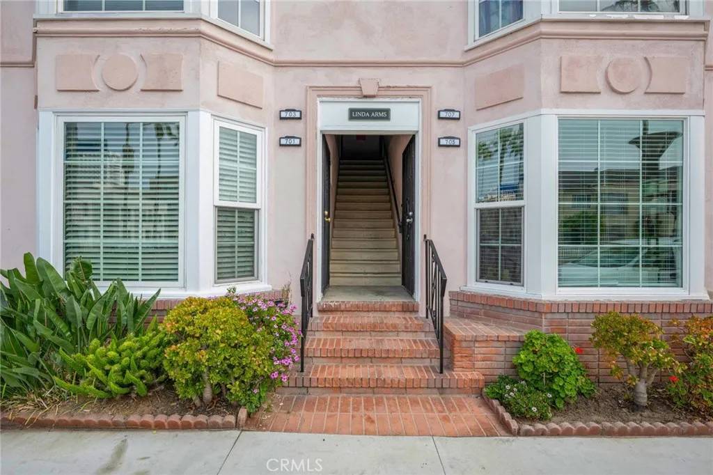 Long Beach, CA 90802,102 Lime Avenue #1