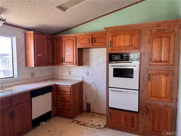 Thousand Palms, CA 92276,33265 Laura