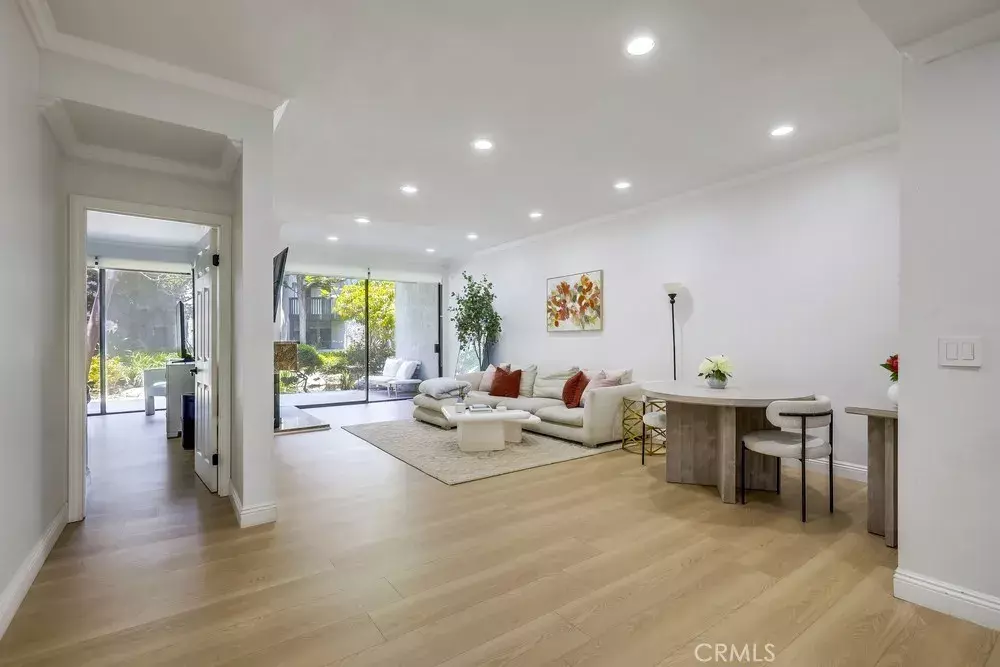 Santa Ana, CA 92704,2526 W Macarthur Boulevard #G