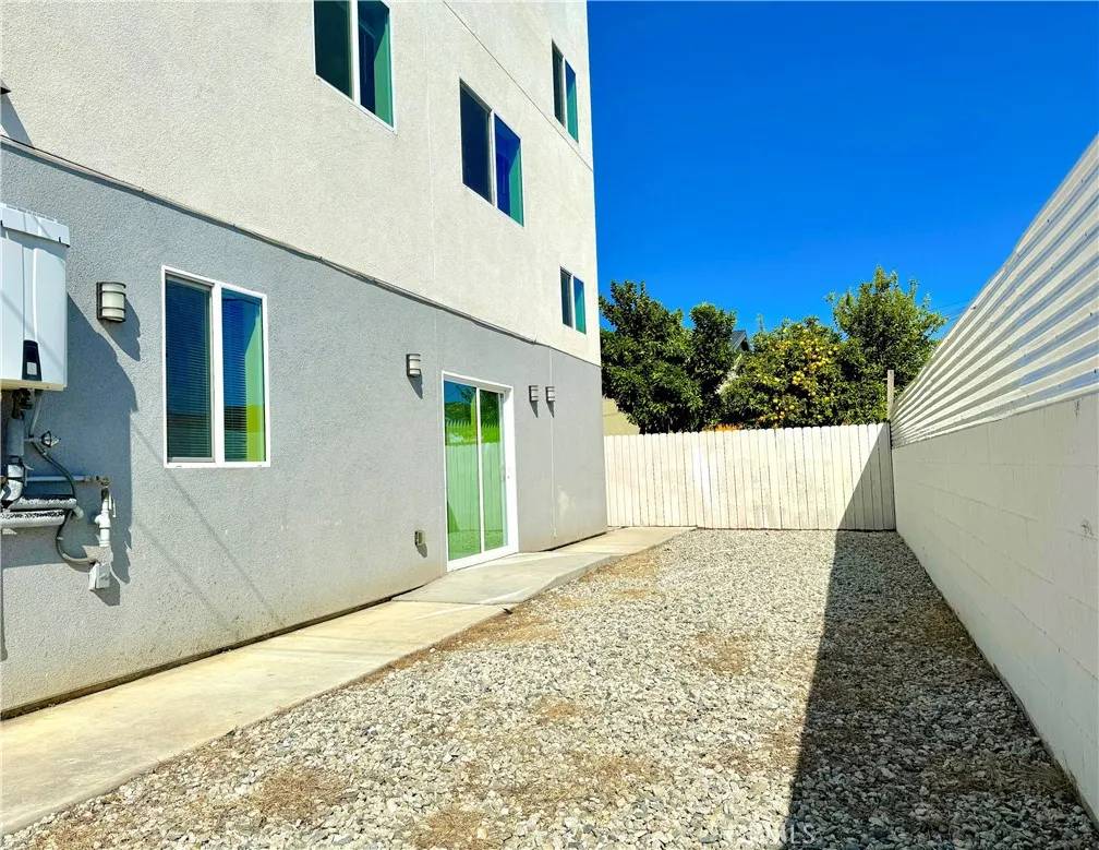 1002 E 33rd Street #3, Los Angeles, CA 90011