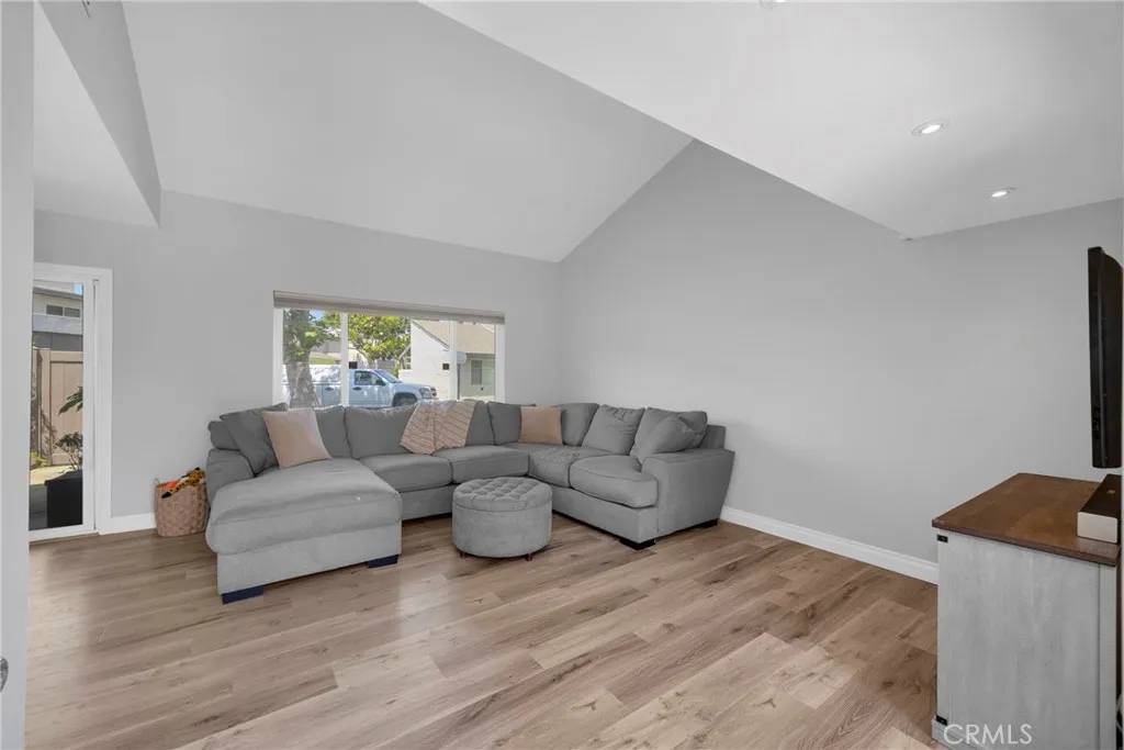 Anaheim, CA 92806,373 N Via Remo