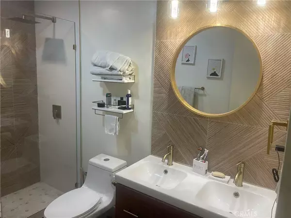 Tustin, CA 92780,1192 Mitchell #7