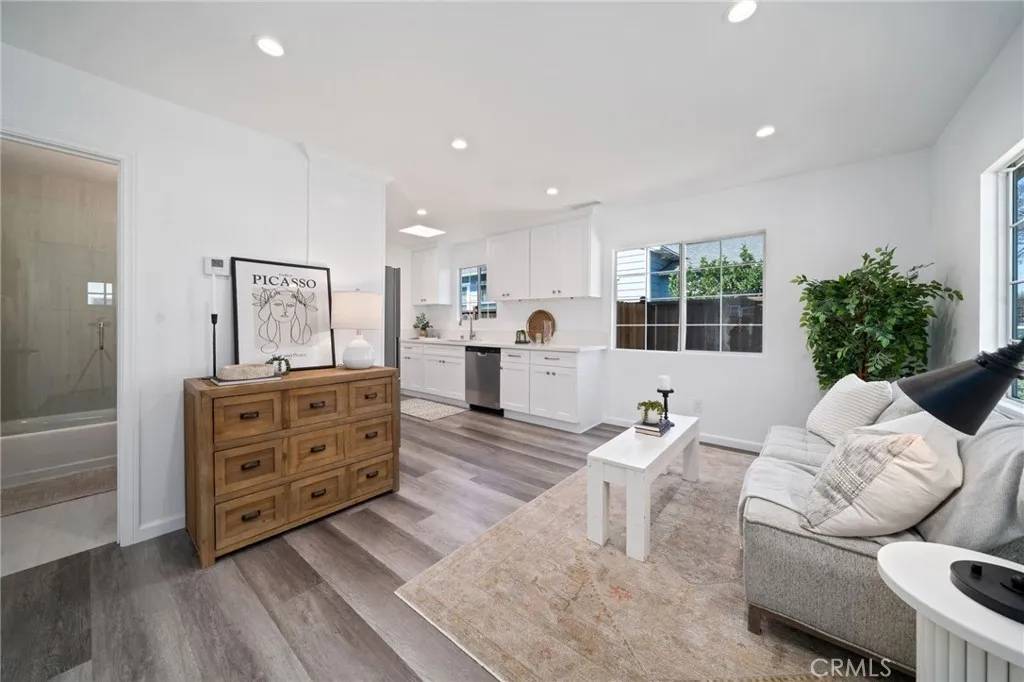 Long Beach, CA 90814,4110 E Vermont Street