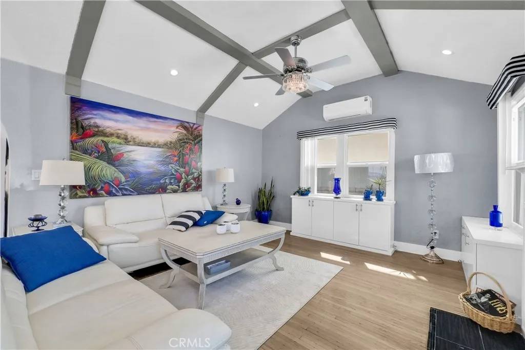 Long Beach, CA 90803,207 Santa Ana Avenue