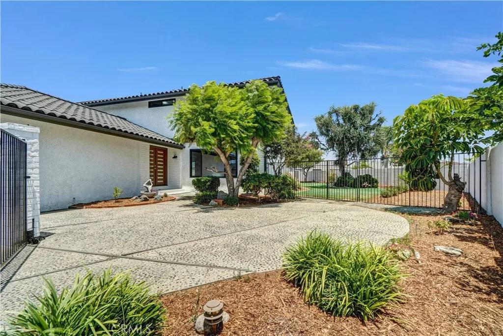 La Palma, CA 90623,5231 Los Encantos Circle