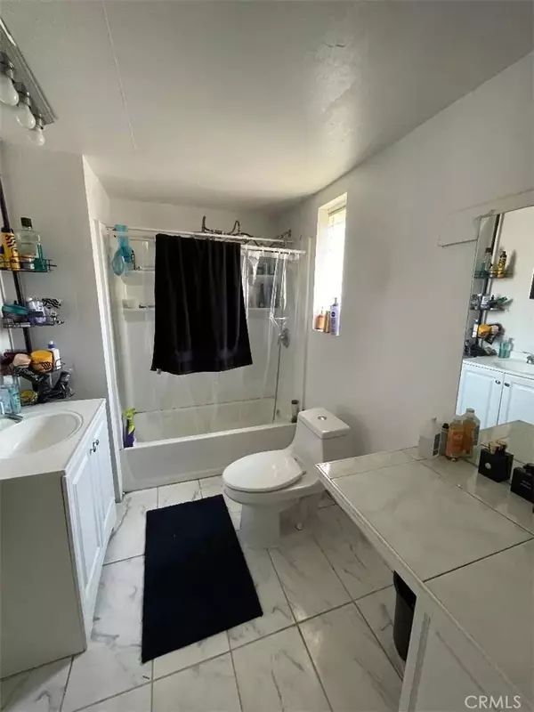 Santa Ana, CA 92703,4917 W 6th Street