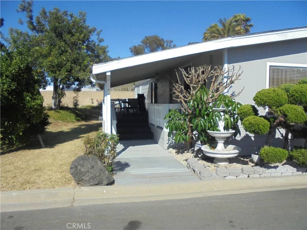 Compton, CA 90220,2601 E Victoria #439