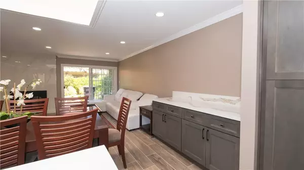 Irvine, CA 92612,7 Satinwood Way