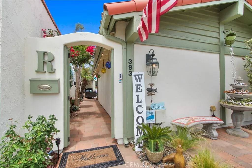 Seal Beach, CA 90740,393 Galleon Way