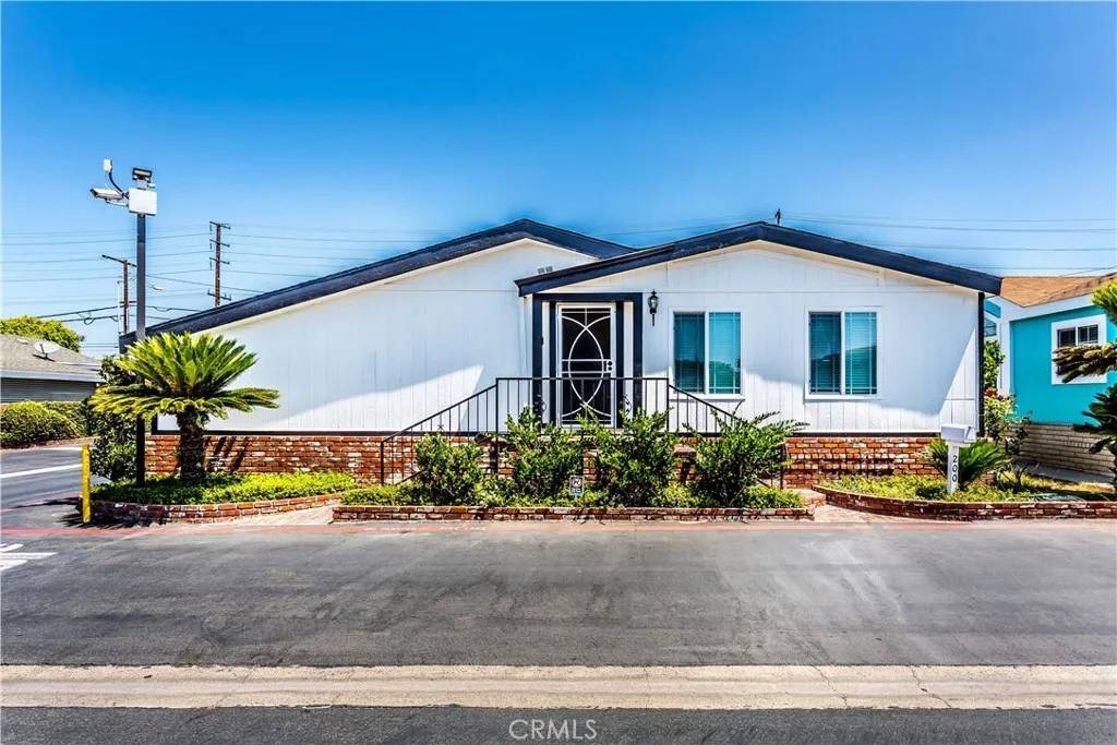 3050 W Ball #200, Anaheim, CA 92804