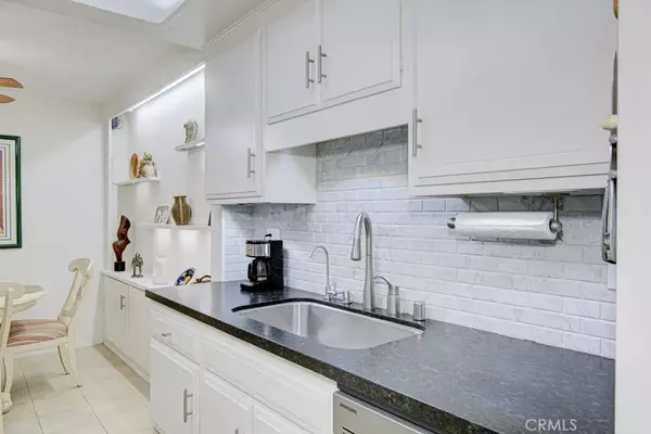 Laguna Woods, CA 92637,2276 E Via Mariposa #D