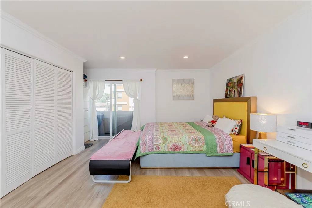 Los Angeles, CA 90020,358 S Gramercy Place #201
