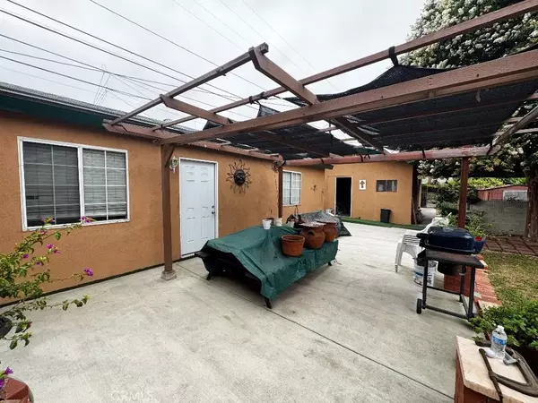 South Gate, CA 90280,10611 San Luis Avenue