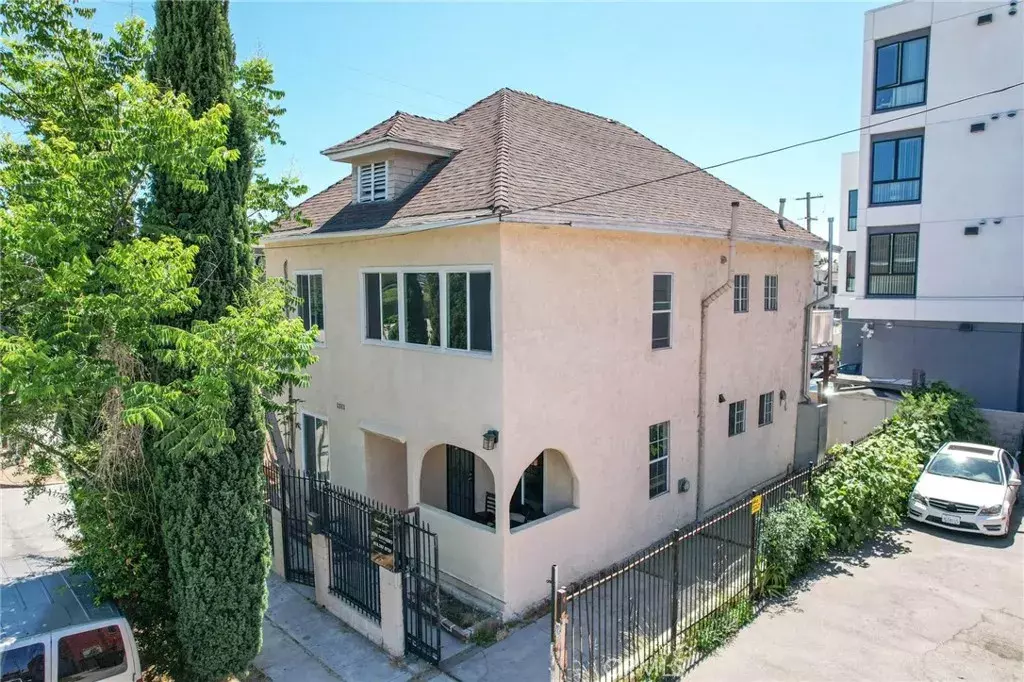 Los Angeles, CA 90006,1311 Dewey Avenue