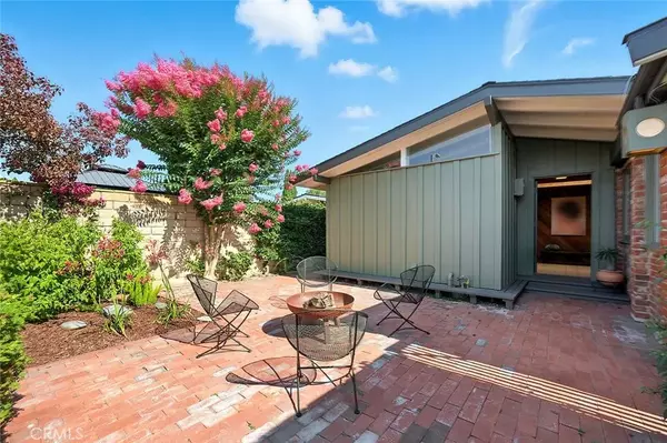 Long Beach, CA 90808,7108 E Mezzanine Way