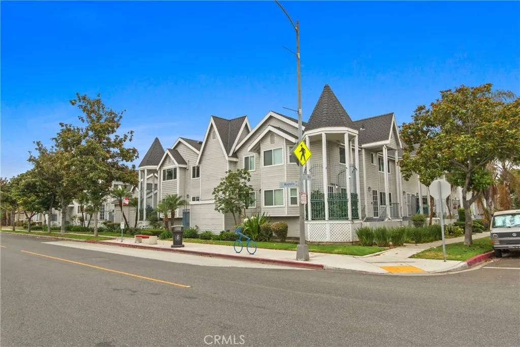 869 Magnolia Avenue, Long Beach, CA 90813
