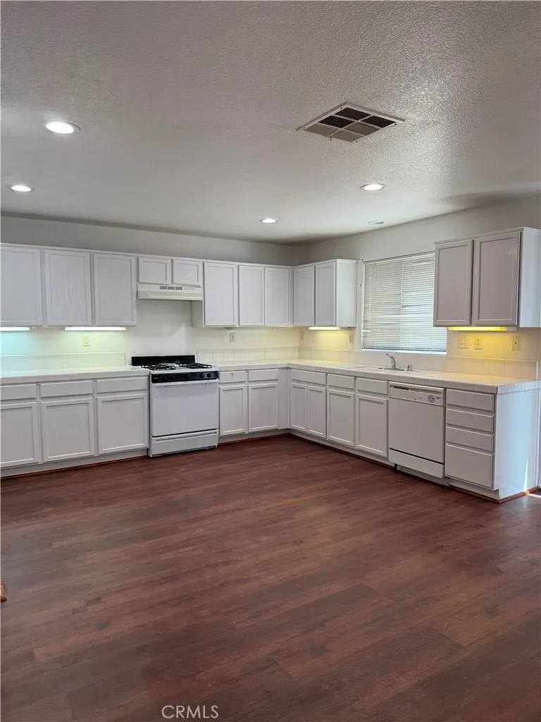 Victorville, CA 92394,13769 Gobi Court