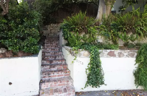Los Angeles, CA 90068,2174 Beachwood