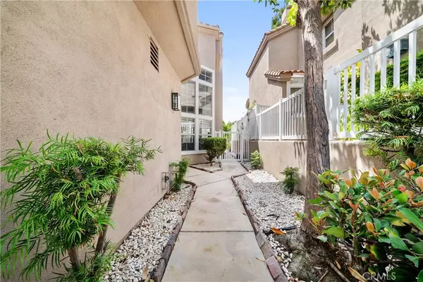 Fullerton, CA 92833,3001 Wisteria Lane