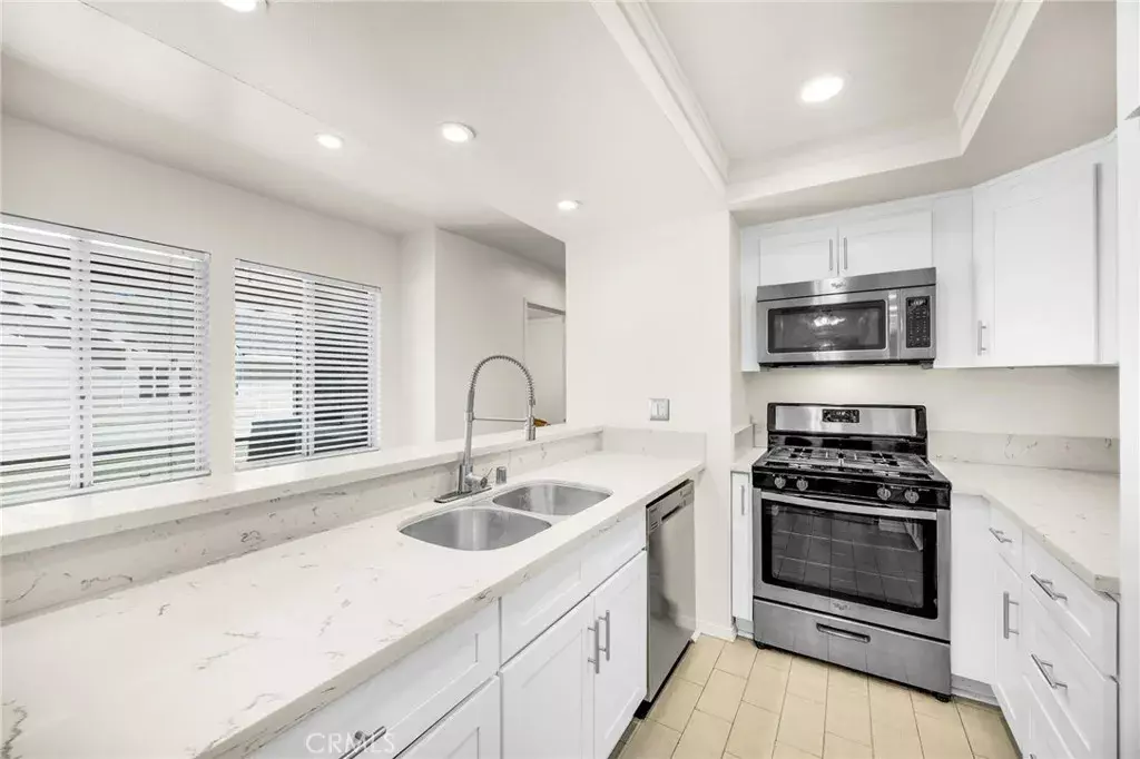 Yorba Linda, CA 92887,6040 Vermont Court #80