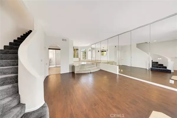 Inglewood, CA 90301,408 W Queen Street #101