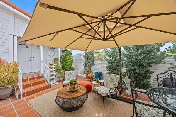 Laguna Hills, CA 92653,23301 Ridge Route #246