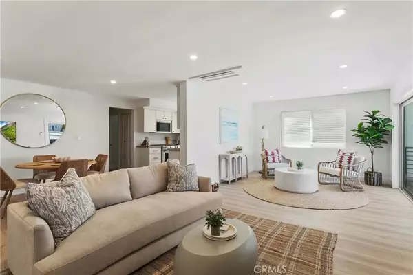 913 W Balboa Boulevard #A, Newport Beach, CA 92661