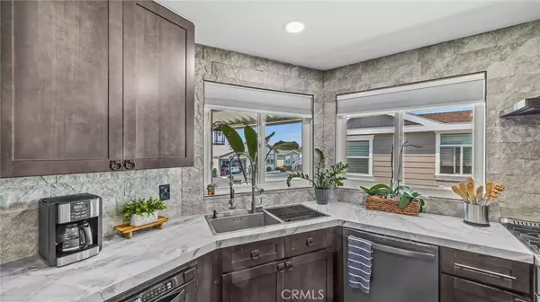 Laguna Hills, CA 92653,23301 Ridge Route #95
