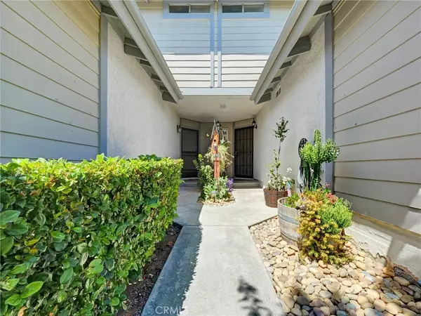 Corona, CA 92881,1744 Forum Way #C