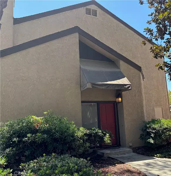 905 Powell Court, Costa Mesa, CA 92626