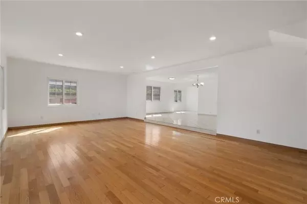 Los Angeles, CA 90045,8831 Glider Avenue