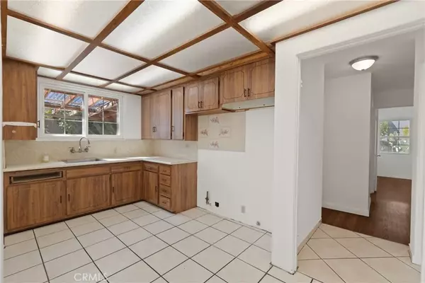 Los Angeles, CA 90045,8831 Glider Avenue