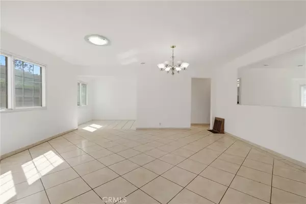 Los Angeles, CA 90045,8831 Glider Avenue