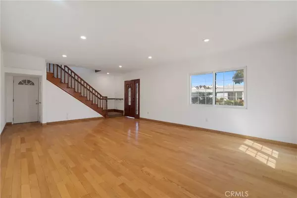 Los Angeles, CA 90045,8831 Glider Avenue