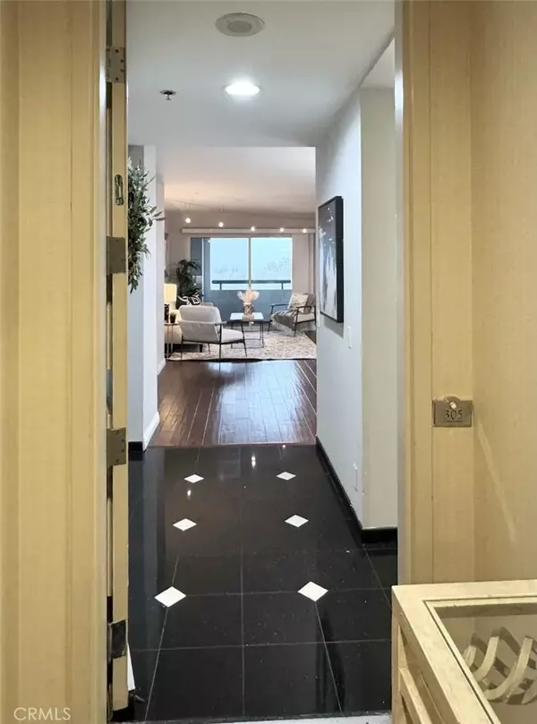 Long Beach, CA 90802,525 E Seaside Way #305