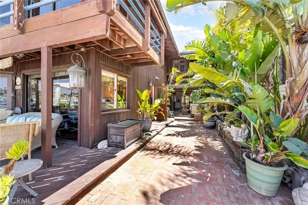 Newport Beach, CA 92662,805 N Bay Front