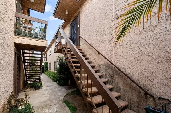 Bellflower, CA 90706,9312 Palm Street #209