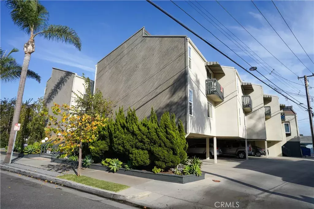 Seal Beach, CA 90740,320 12th Street #10