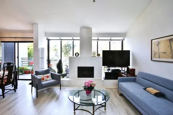 Newport Beach, CA 92663,270 Cagney Lane #301
