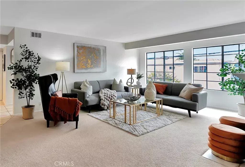 Signal Hill, CA 90755,1903 Temple Avenue #202