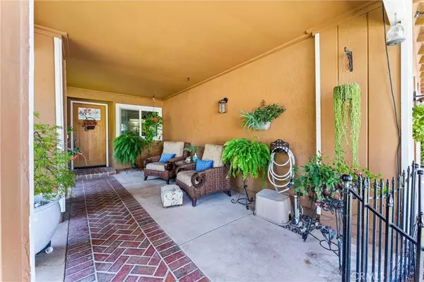 Tustin, CA 92780,1742 Brookshire Avenue