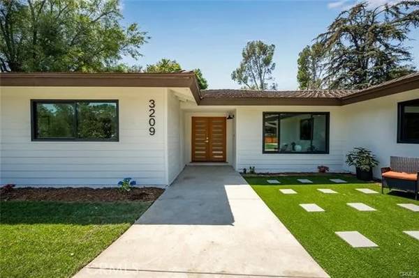 3209 Lakeknoll Drive, Fullerton, CA 92835