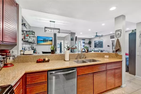 Orange, CA 92869,8215 E White Oak Ridge #4