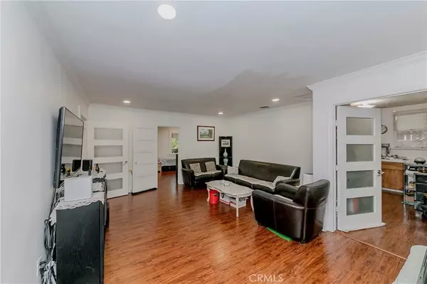 La Crescenta, CA 91214,4738 New York Avenue