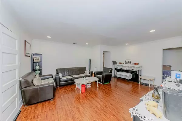 La Crescenta, CA 91214,4738 New York Avenue