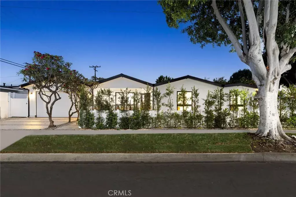 Long Beach, CA 90808,5302 E Mezzanine Way