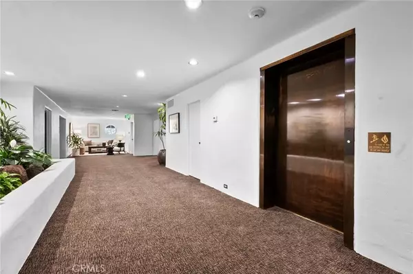 Los Angeles, CA 90067,2187 Century Woods Way