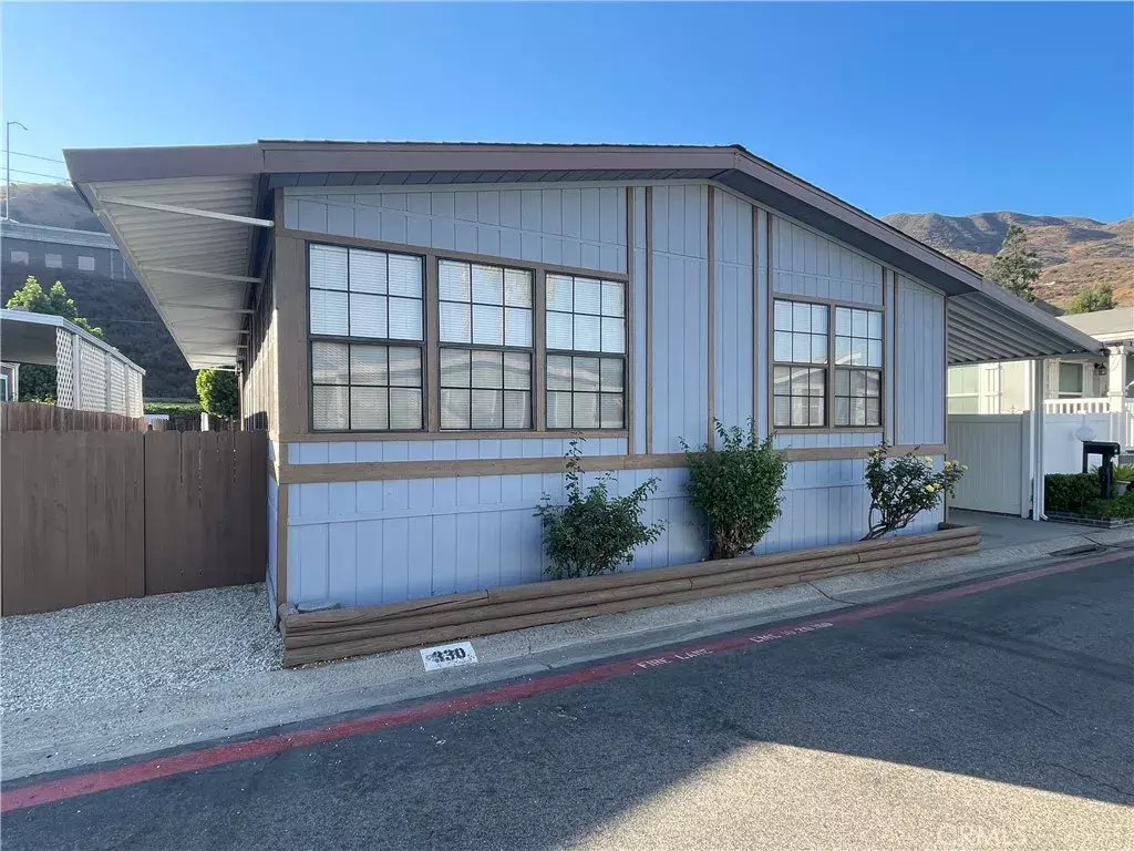 Corona, CA 92880,4901 Green River #330