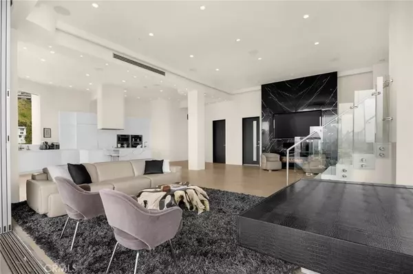 Los Angeles, CA 90069,1609 Viewmont Drive